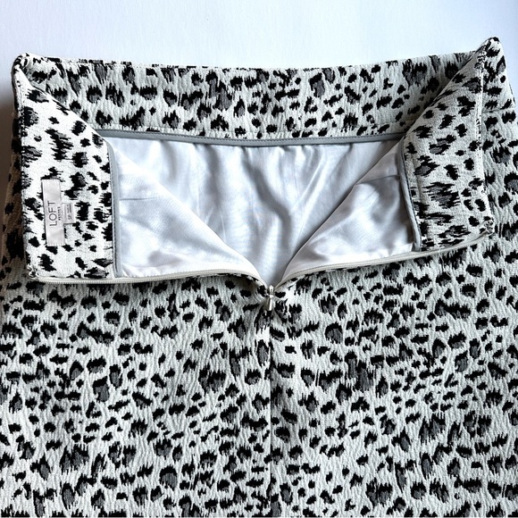 LOFT Black & White Animal Print Mini Skirt Size Small (P) - Picture 11 of 12